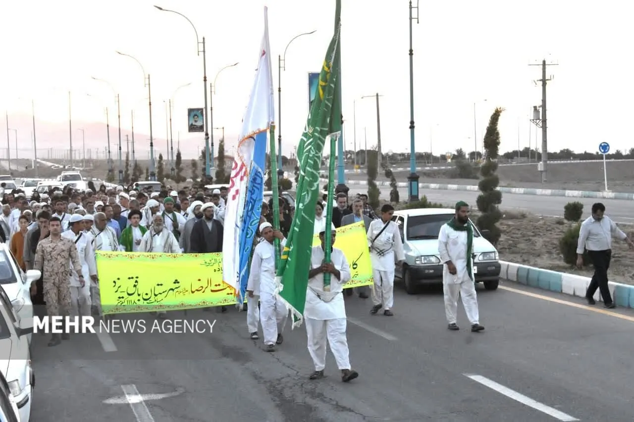 کاروان پیاده بسیجیان محبان الرضا(ع) بافق وارد بهاباد شد